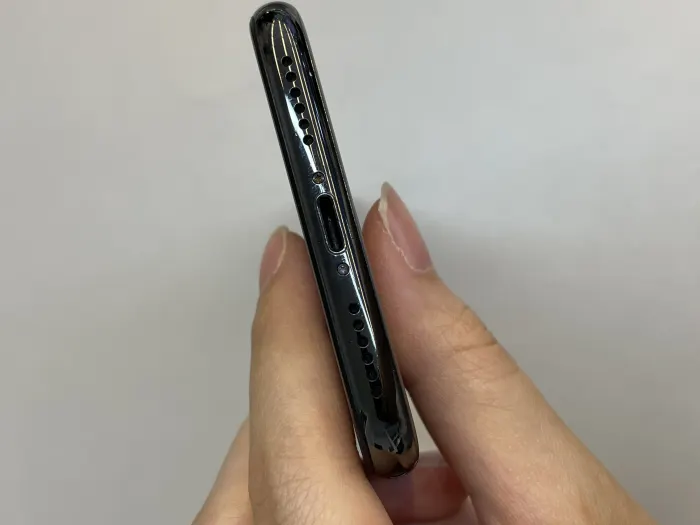 Apple iPhone X — photo 1 of 10