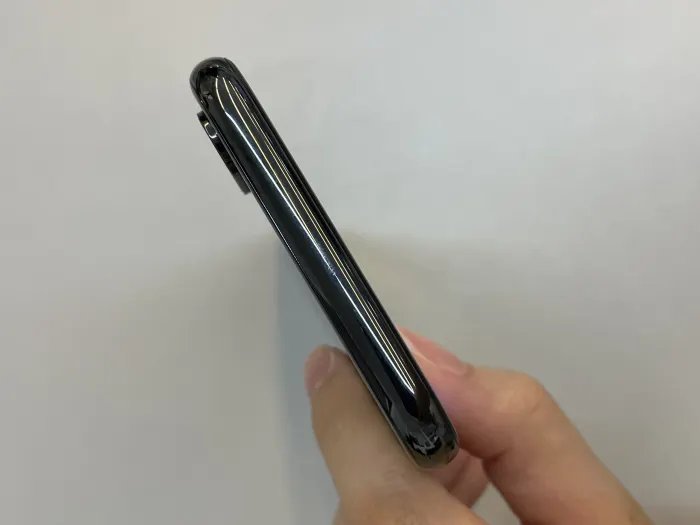 Apple iPhone X — photo 3 of 10
