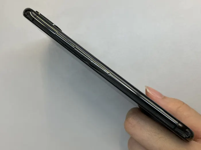 Apple iPhone X — photo 4 of 10