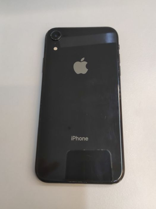 Apple iPhone XR — photo 4 of 10