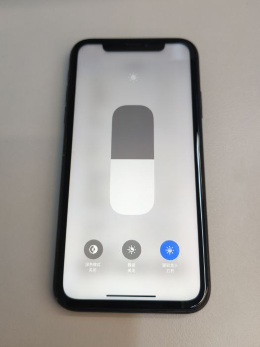 Apple iPhone XR — photo 9 of 10