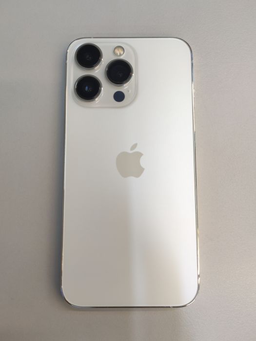 Apple iPhone 13 Pro — photo 4 of 10