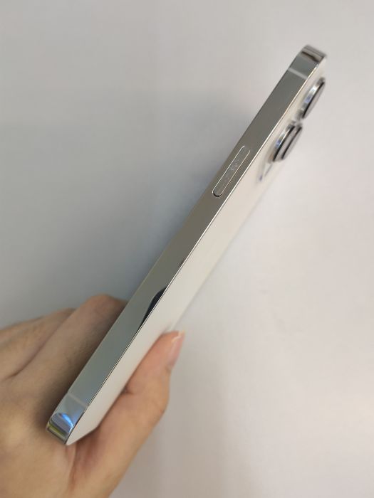 Apple iPhone 13 Pro — photo 6 of 10