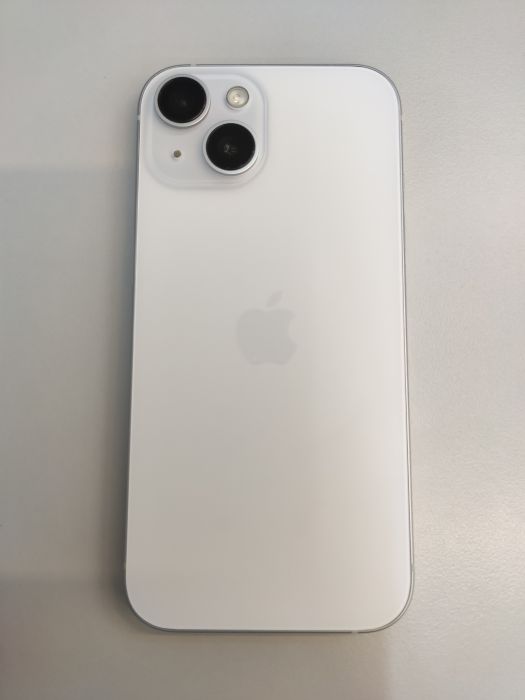 Apple iPhone 15 — photo 2 of 11