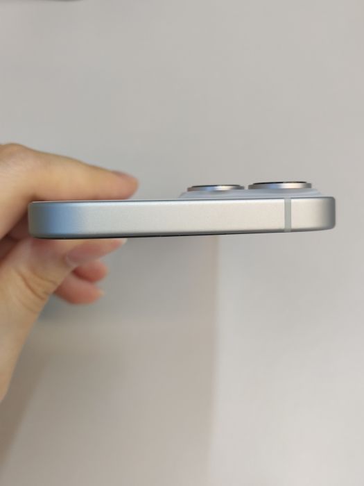 Apple iPhone 15 — photo 6 of 11