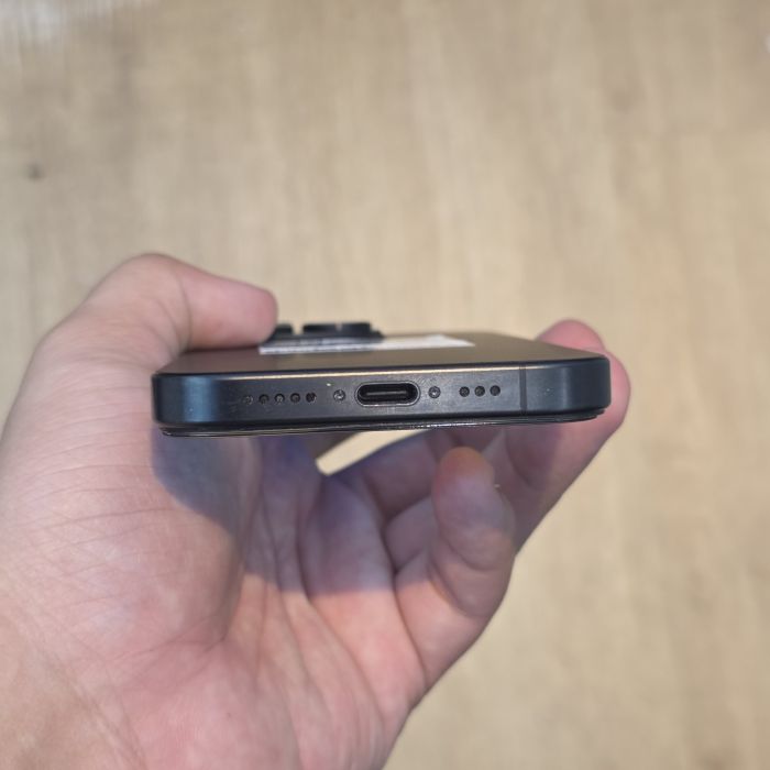 Apple iPhone 15 Pro — photo 4 of 8