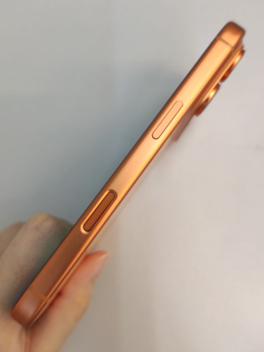 Apple iPhone 17 Pro — photo 4 of 8
