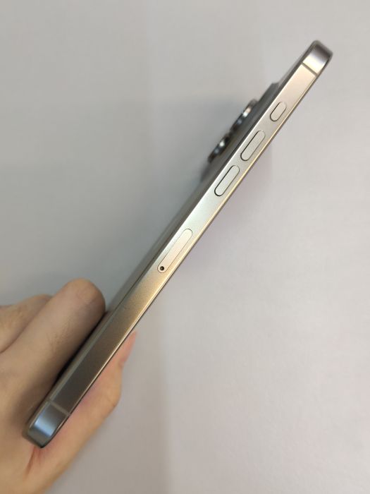 Apple iPhone 16 Pro Max — photo 5 of 10