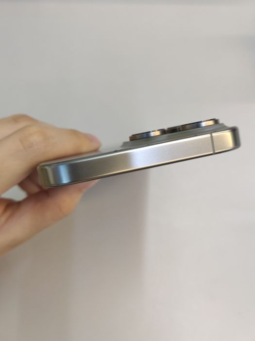 Apple iPhone 16 Pro Max — photo 8 of 10
