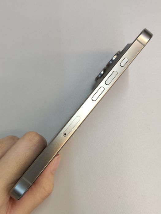 Apple iPhone 16 Pro — photo 3 of 8