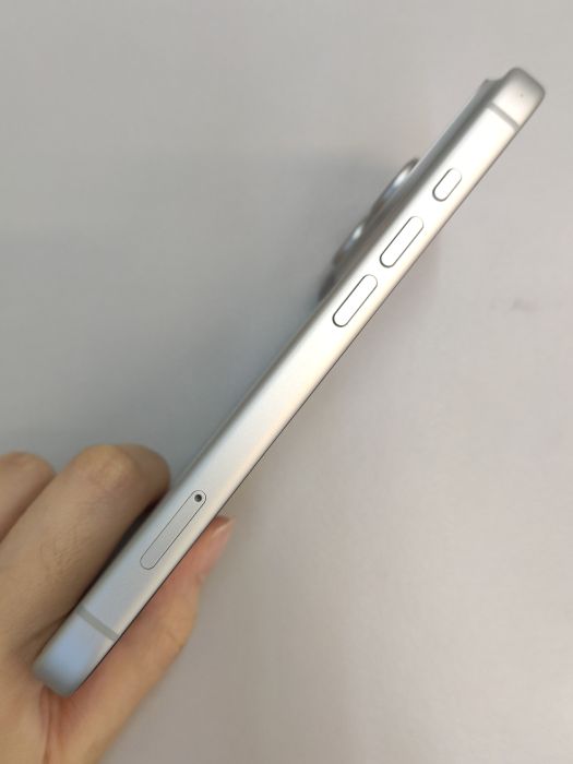Apple iPhone 17 Pro — photo 3 of 8