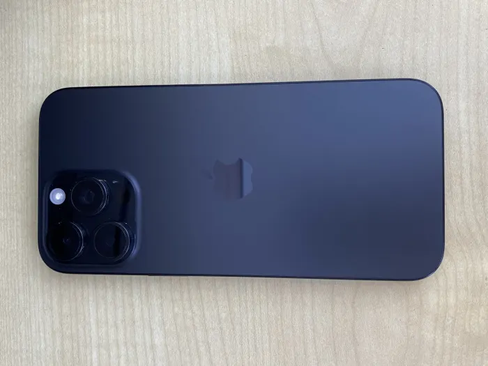 Apple iPhone 16 Pro Max — photo 4 of 10
