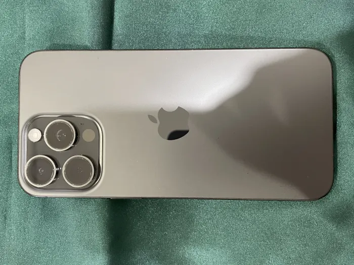 Apple iPhone 15 Pro Max — photo 3 of 10