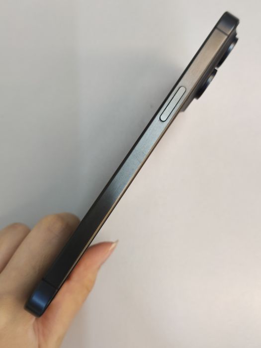 Apple iPhone 15 Pro Max — photo 4 of 10
