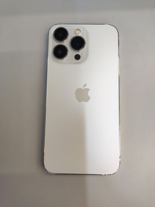 Apple iPhone 13 Pro — photo 4 of 10