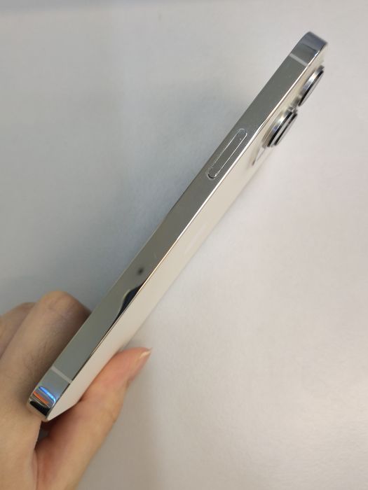 Apple iPhone 13 Pro — photo 6 of 10