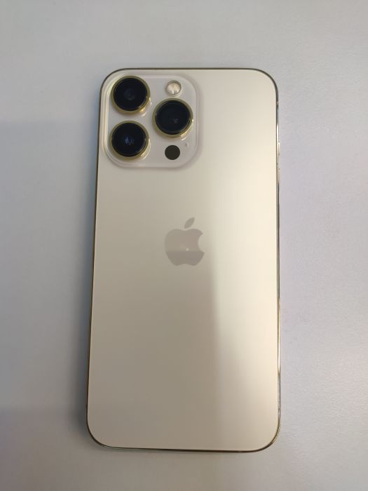 Apple iPhone 13 Pro — photo 2 of 11