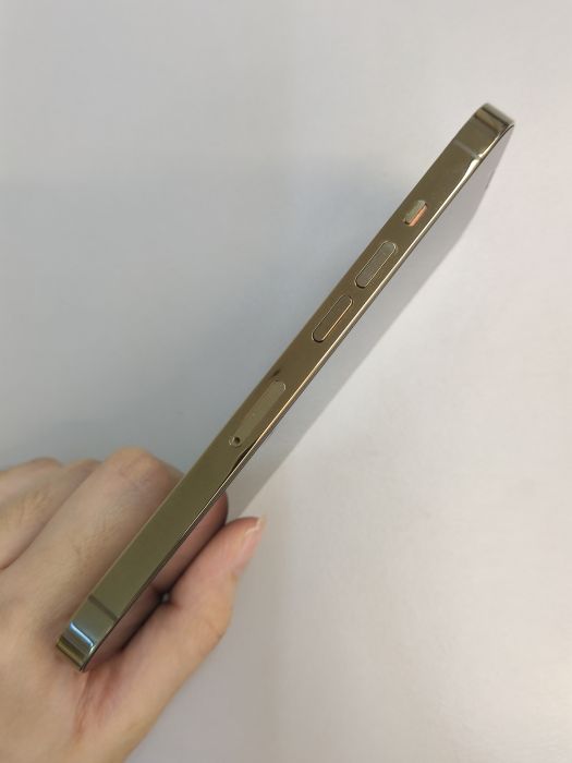 Apple iPhone 13 Pro — photo 3 of 11