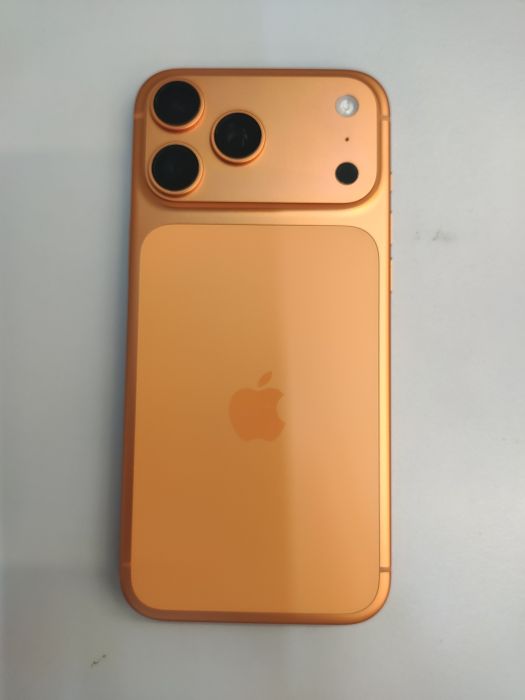 Apple iPhone 17 Pro Max — photo 2 of 8