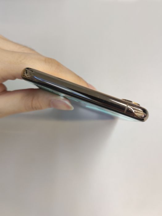 Apple iPhone XS Max — photo 6 of 8
