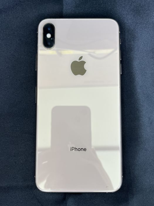 Apple iPhone XS Max — photo 2 of 10
