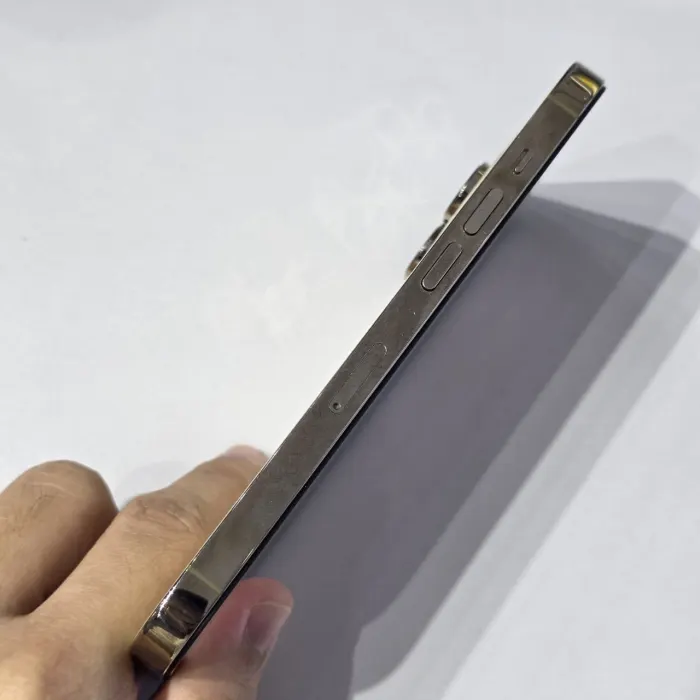 Apple iPhone 14 Pro — photo 3 of 8