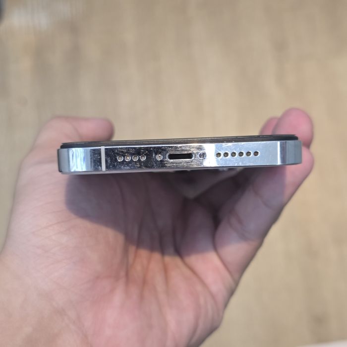 Apple iPhone 14 Pro Max — photo 4 of 8