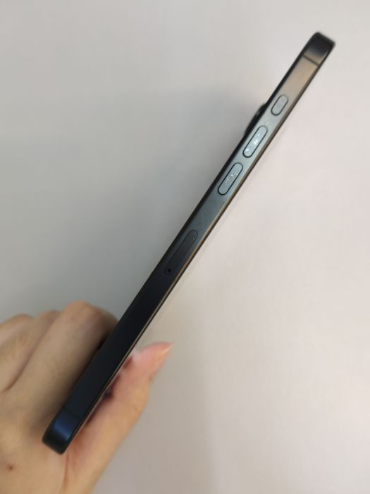 Apple iPhone 16 Pro Max — photo 5 of 10
