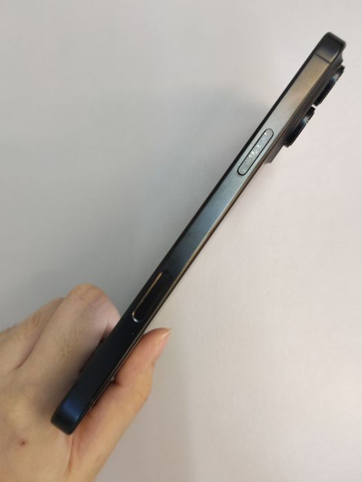 Apple iPhone 16 Pro Max — photo 6 of 10