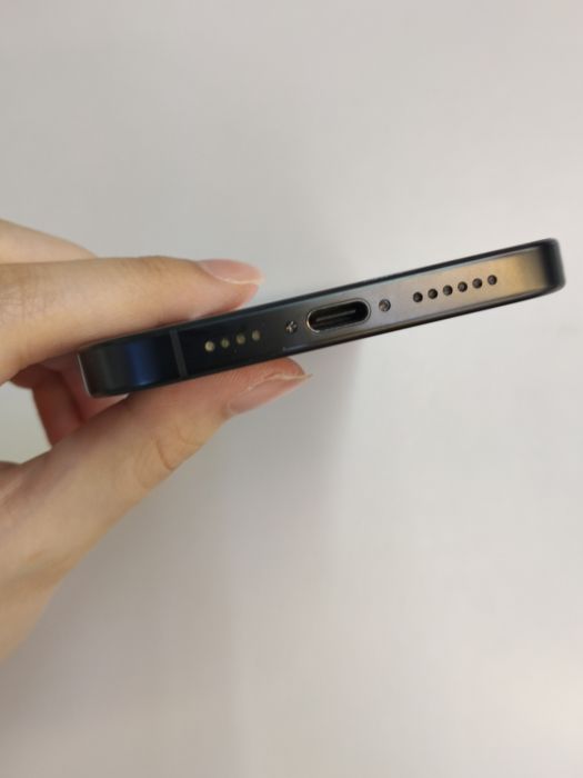 Apple iPhone 16 Pro Max — photo 7 of 10