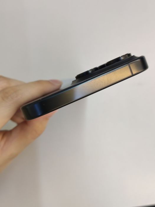 Apple iPhone 16 Pro Max — photo 8 of 10