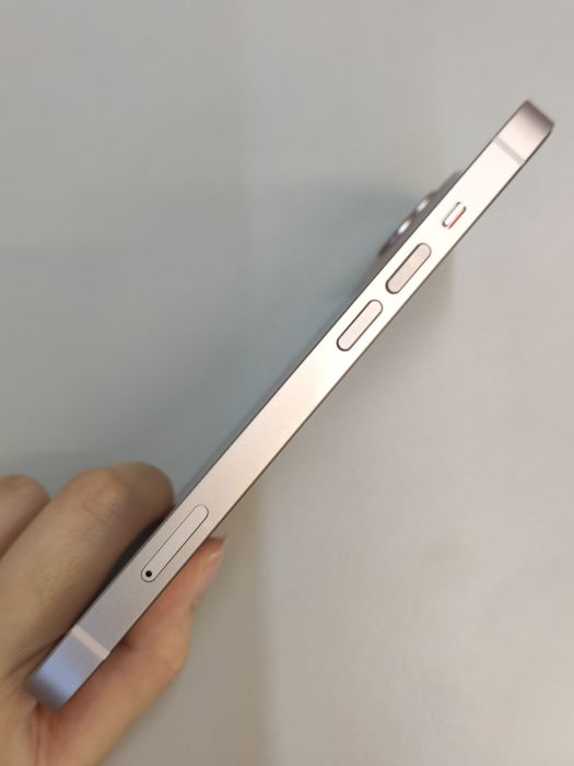 Apple iPhone 13 — photo 5 of 10