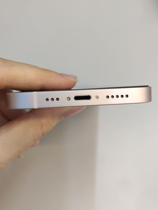 Apple iPhone 13 — photo 7 of 10
