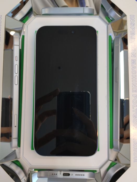 Apple iPhone 15 — photo 3 of 10