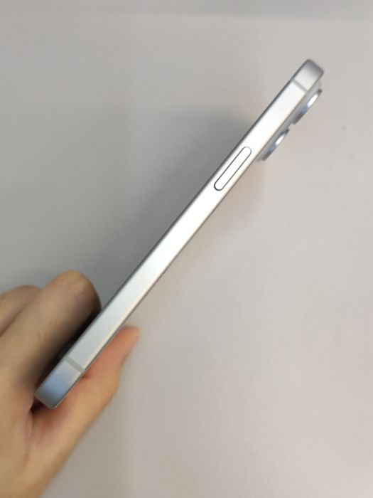 Apple iPhone 15 — photo 6 of 10
