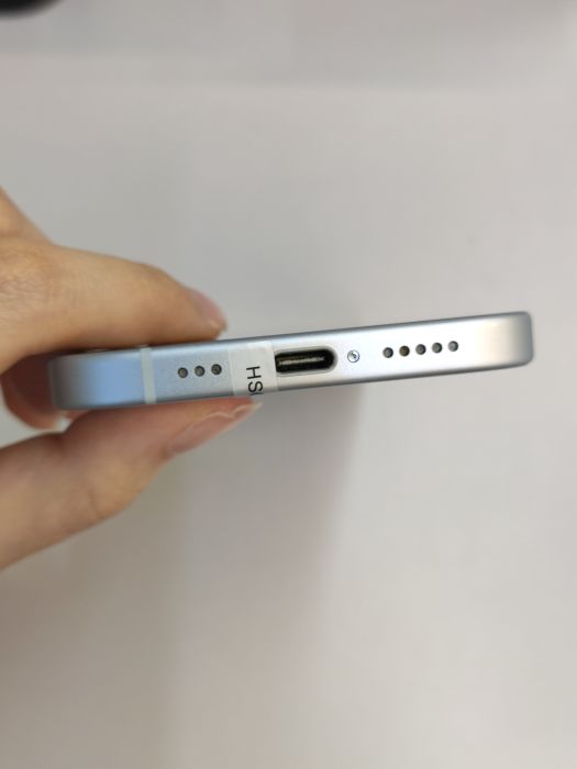 Apple iPhone 15 — photo 7 of 10