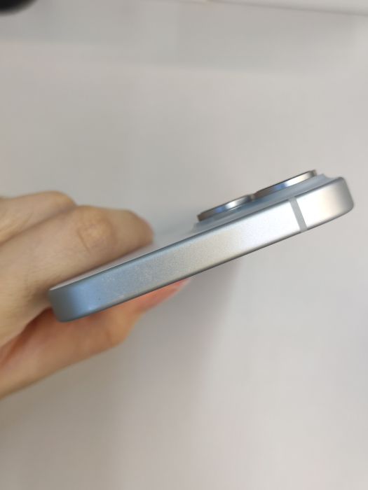 Apple iPhone 15 — photo 8 of 10