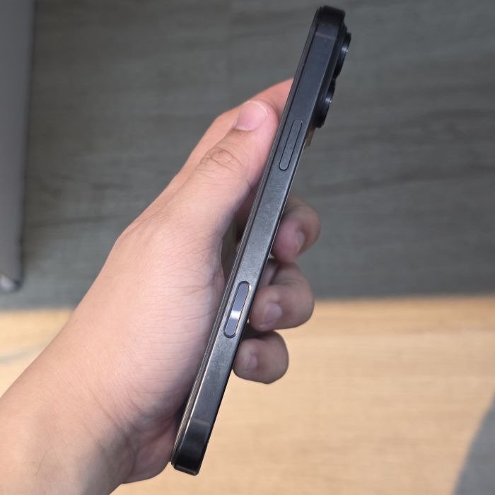 Apple iPhone 16 Pro Max — photo 3 of 8