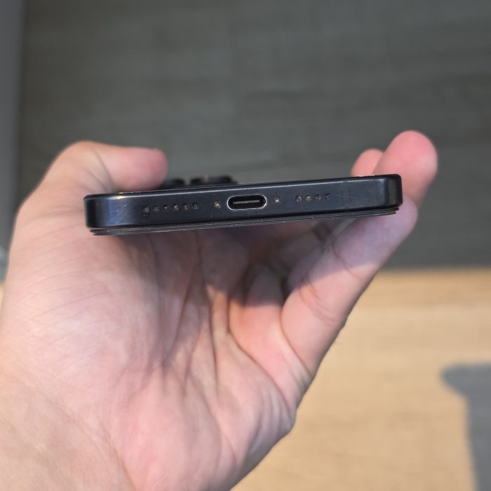 Apple iPhone 16 Pro Max — photo 4 of 8