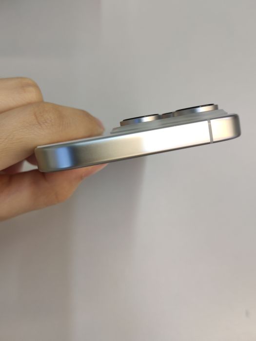 Apple iPhone 16 Pro — photo 6 of 10