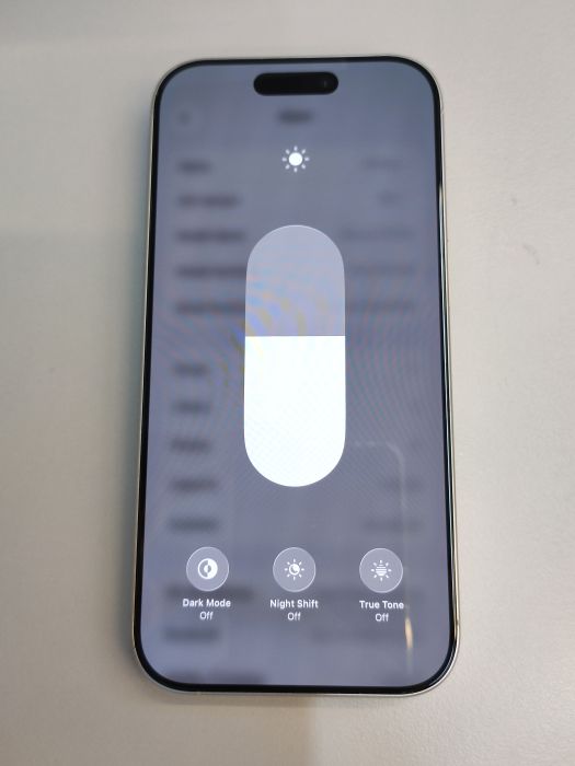 Apple iPhone 16 Pro — photo 7 of 10