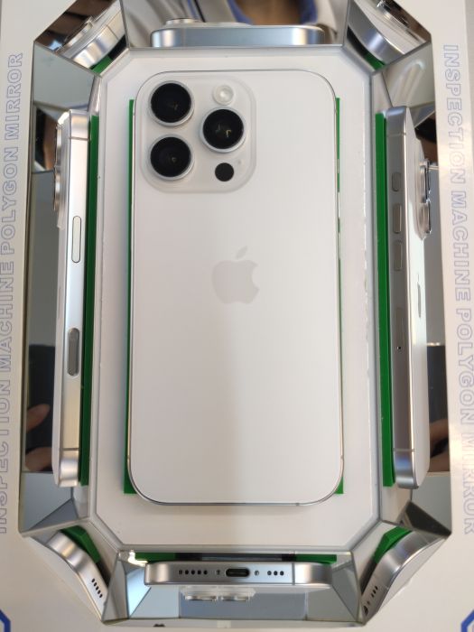 Apple iPhone 16 Pro — photo 10 of 10