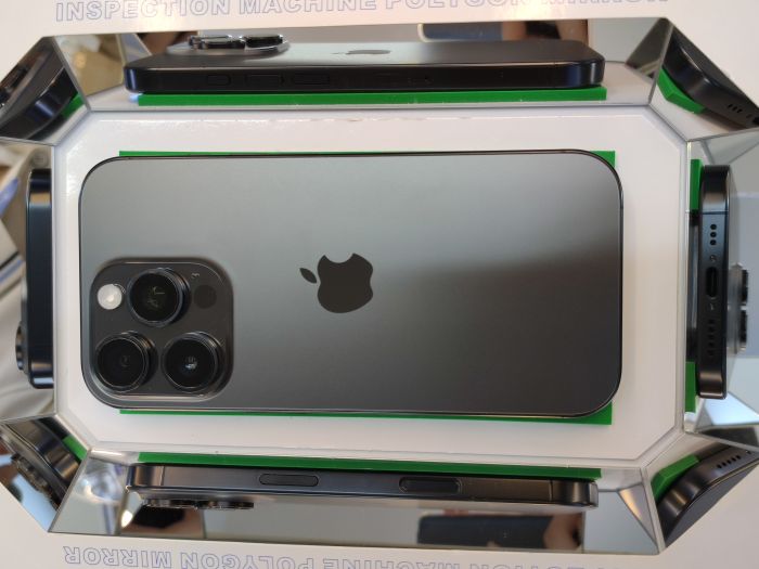 Apple iPhone 16 Pro — photo 2 of 11