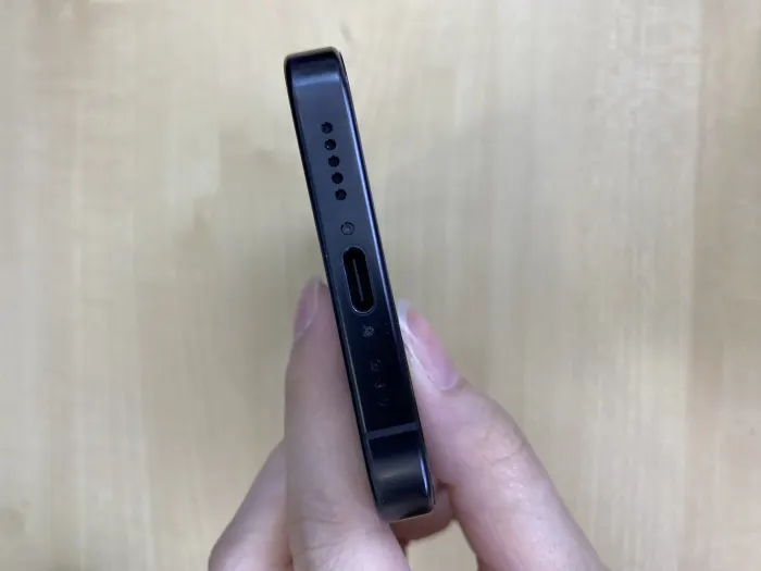 Apple iPhone 16 Pro — photo 2 of 10