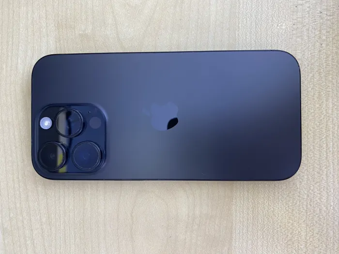 Apple iPhone 16 Pro — photo 3 of 10