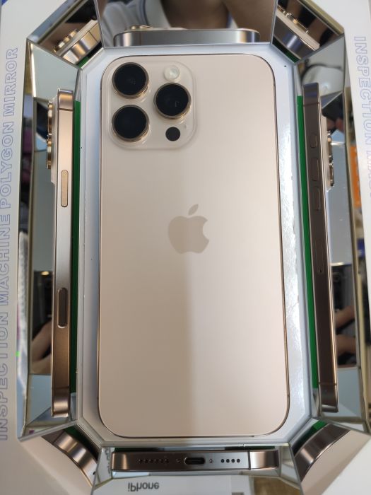Apple iPhone 16 Pro Max — photo 2 of 10