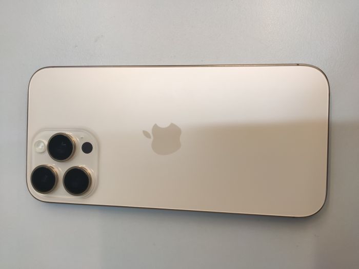 Apple iPhone 16 Pro Max — photo 4 of 10