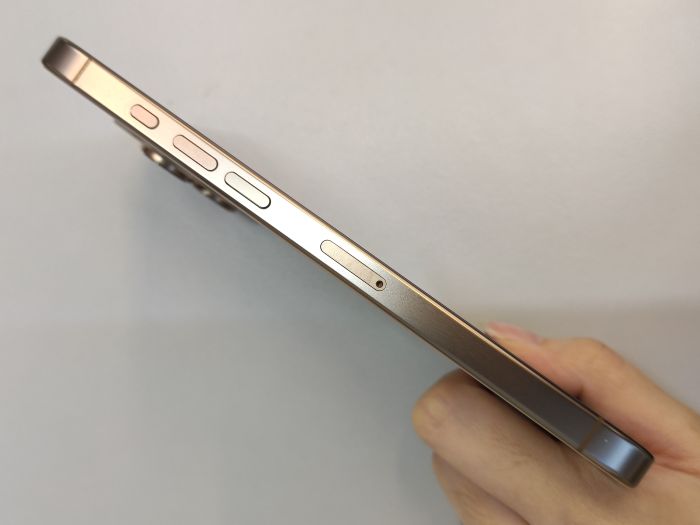 Apple iPhone 16 Pro Max — photo 5 of 10