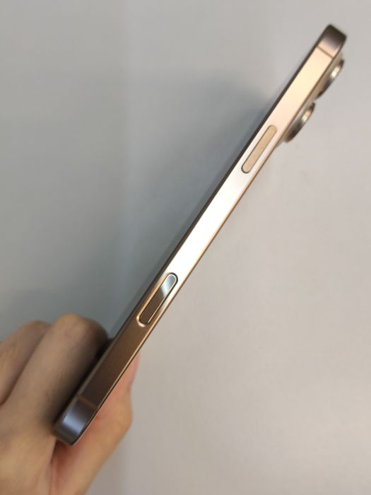 Apple iPhone 16 Pro Max — photo 6 of 10