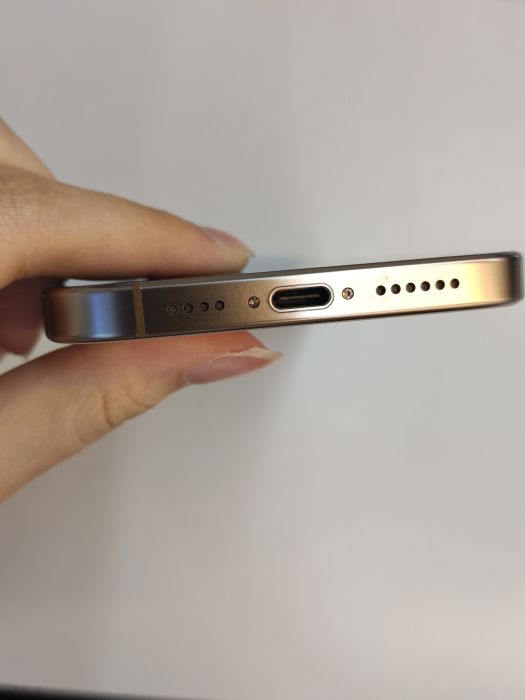 Apple iPhone 16 Pro Max — photo 7 of 10